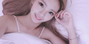 【EV女孩】超可愛「電眼老闆娘」！最甜美的「少女微笑」一秒就能讓所有人戀愛！