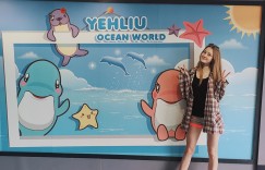 【EV女孩】「門已開」等你來！神搜「台灣郎」街頭合照「金髮正妹」　網友：值了