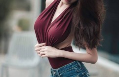 【EV女孩】過年94要旗袍！「Ｓ型曲線」火辣正妹來拜年！超短開衩秀「白嫩美腿」太性感！