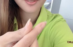 【EV女孩】最火辣真人開箱！鈴木汽車「女業務」黑絲包裹逆天長腿　開箱畫面讓人噴鼻血