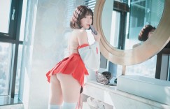 【EV女孩】對面的爆乳OL好辣！「裙底風光」若隱若現，黑窄裙下肉肉大腿的絕對領域好猛～