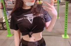 【EV女孩】E奶主持人許薇安「發送低胸爆乳辣照」，大挖空設計太犯規啦！