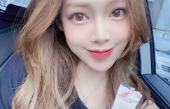 【EV女孩】Ｅ彈攻擊！最正小隻馬「茲茲Abby」精緻臉蛋嫩到發甜，纖瘦美體力頂巨乳太逆天！