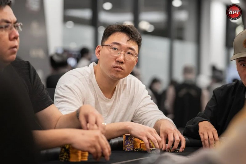 【EV扑克】【2023APT越南】主赛事B组141次参赛，韩国 Seok Hyeon Park 领衔55人晋级 Day 2