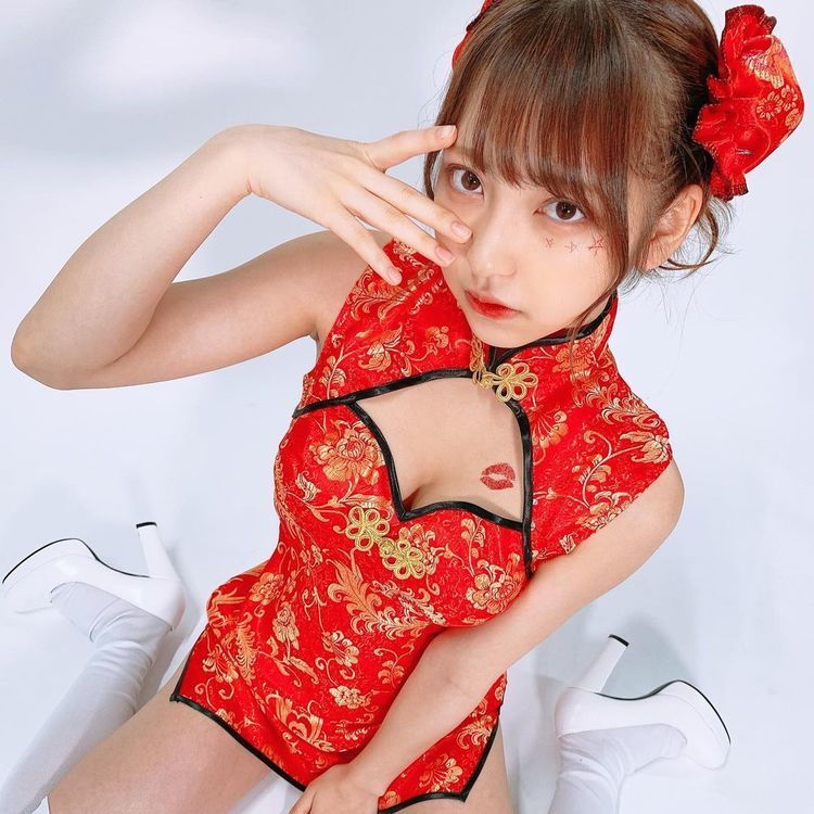 21 岁美少女十味脸蛋超甜萌! 牛年曝光新写真粉嫩造型让人恋爱