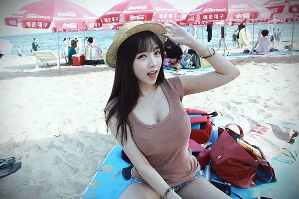 韓妹一臉貓咪樣，「萌」翻網友！反向魅力的巨乳尖挺到根本就是木蘭飛彈，超想中彈…