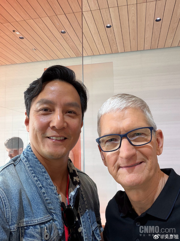 吴彦祖现身苹果发布会 库克:期待你用新iPhone创作 吴彦祖现身苹果发布会 库克:期待你用新iPhone创作