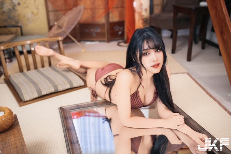 巨乳辣妹「波奇」爆乳內衣大秀南半球！高挑美腿「比例好吸睛」